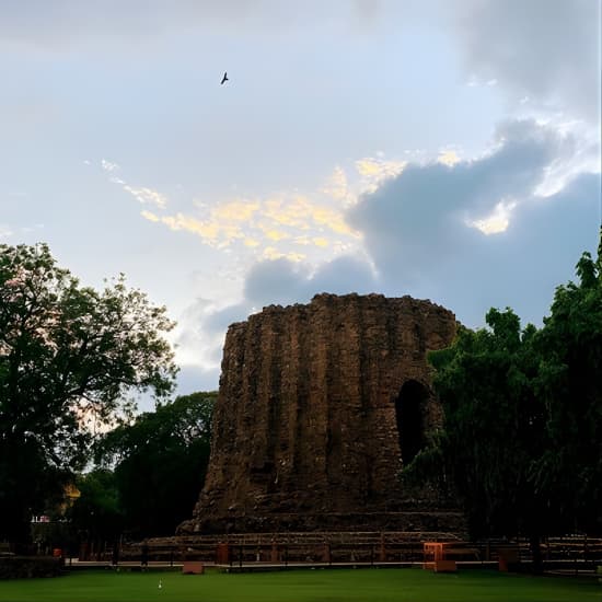 A Walk to Remember (Qutub Complex Heritage Walk) at Qutab Minar