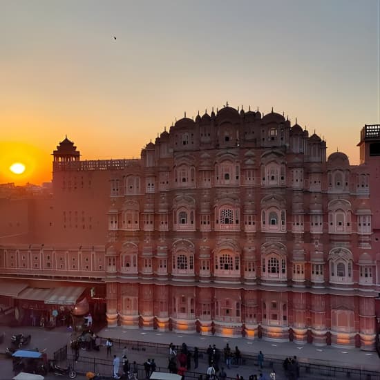 Guide Service at Hawa Mahal