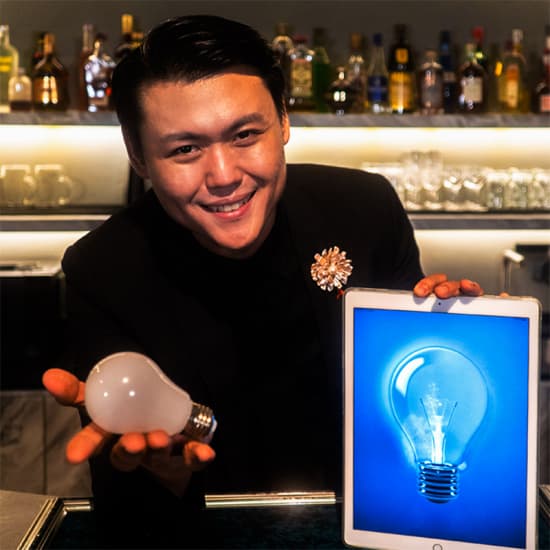 The Magic Experience: A Night at The Magic Bar at Theatre of Wonder